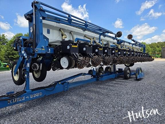 Image of Kinze 3650 equipment image 1