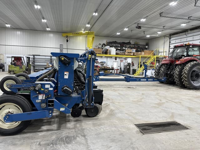 Image of Kinze 3650 equipment image 3