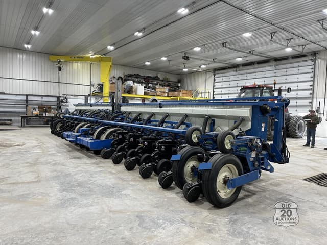 Image of Kinze 3650 equipment image 4