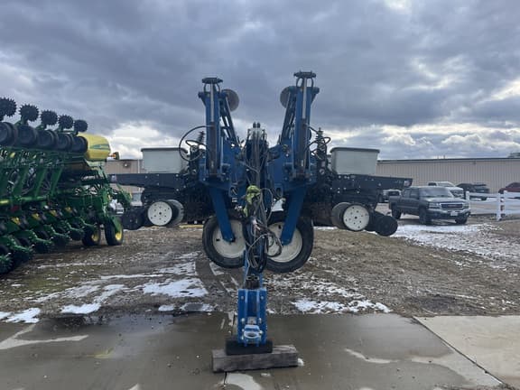 Image of Kinze 3700 equipment image 2