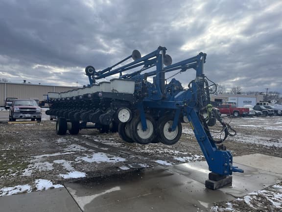 Image of Kinze 3700 equipment image 1