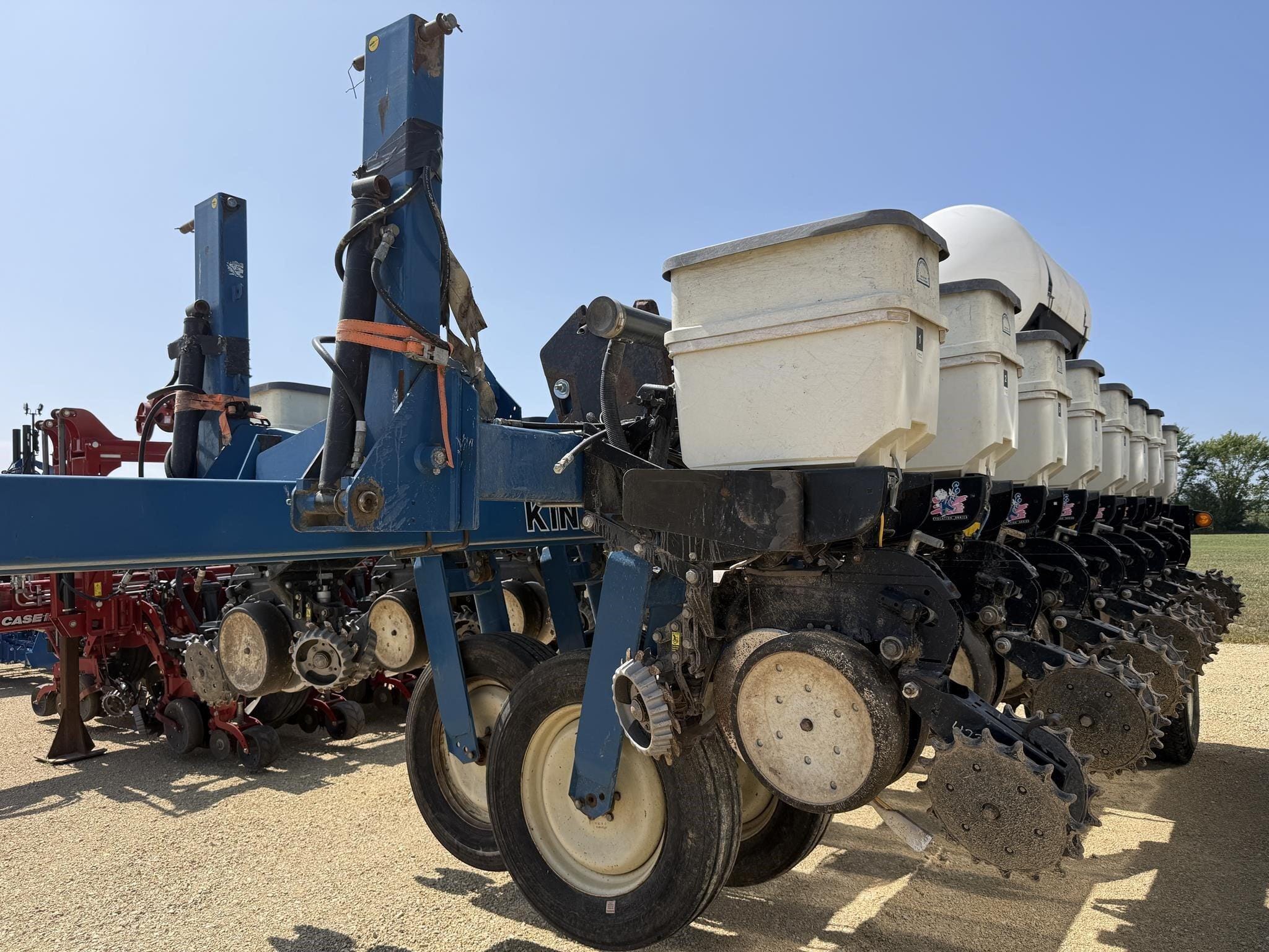 2003 Kinze 3700 Equipment Image0