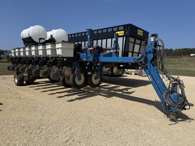 Image of Kinze 3700 equipment image 2