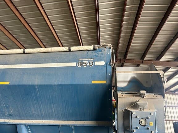 Image of Kinze 850 equipment image 1
