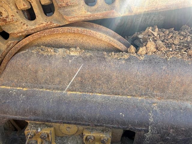 Image of Komatsu D155AX equipment image 4