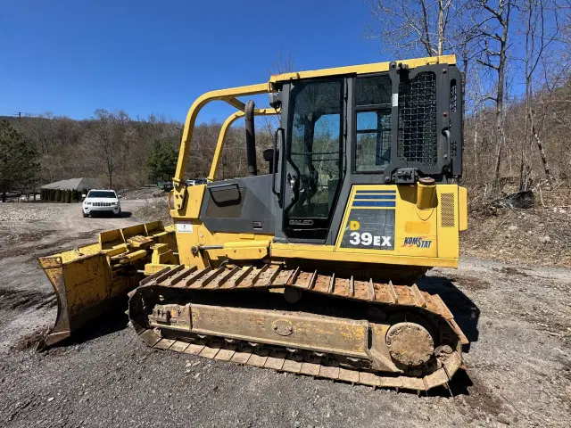 Image of Komatsu D39EX-21A equipment image 4