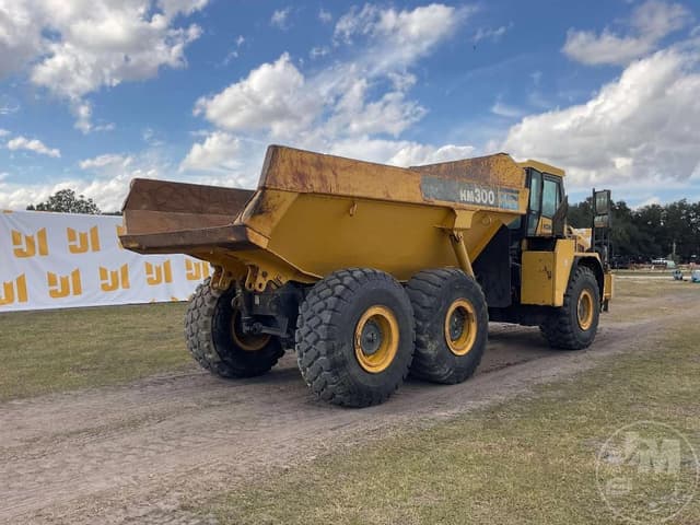 Image of Komatsu HM300-1 equipment image 4