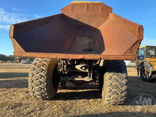 Image of Komatsu HM400-1 equipment image 4