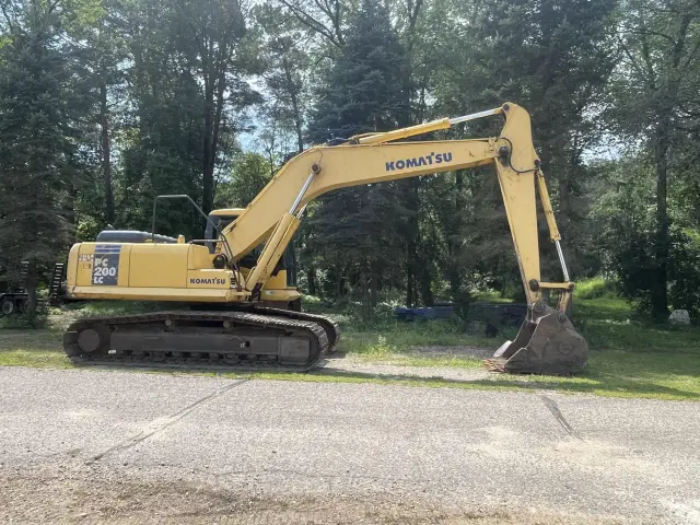 Image of Komatsu PC200LC-7 equipment image 4