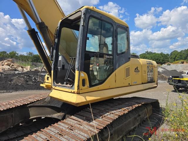 Image of Komatsu PC220LC-7 equipment image 3
