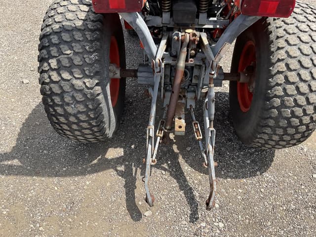 Image of Kubota B7500 equipment image 4