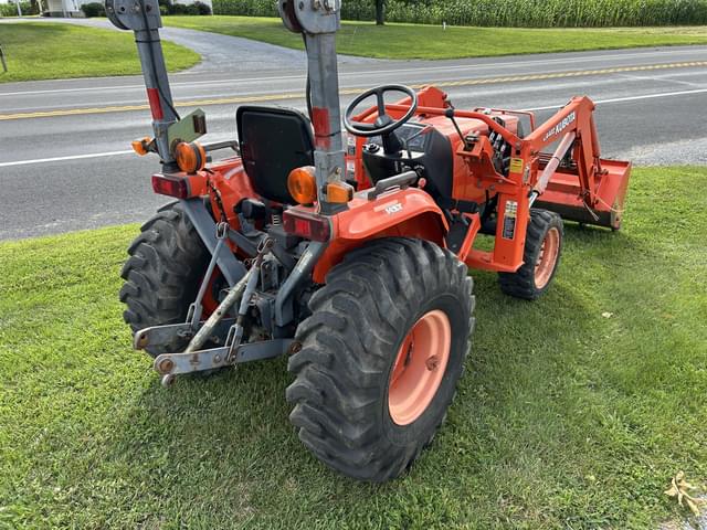 Image of Kubota B7800HSD equipment image 3