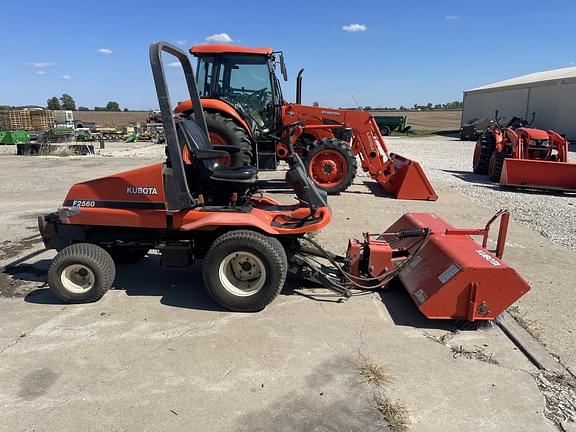 Image of Kubota F2560 equipment image 3