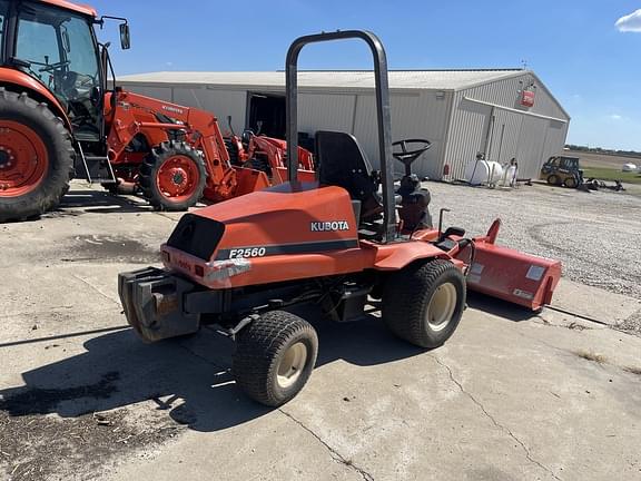 Image of Kubota F2560 equipment image 4