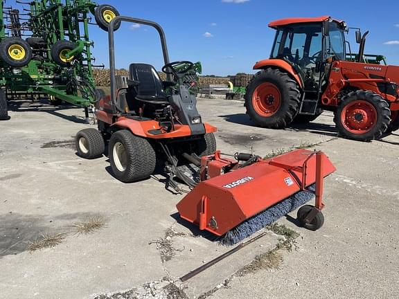 Image of Kubota F2560 equipment image 2