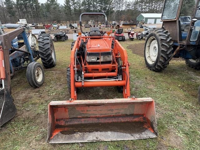 Image of Kubota L3010 equipment image 1