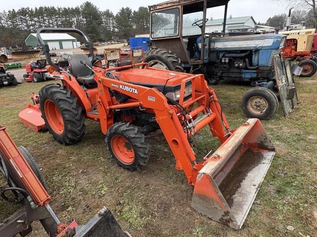 Image of Kubota L3010 equipment image 2