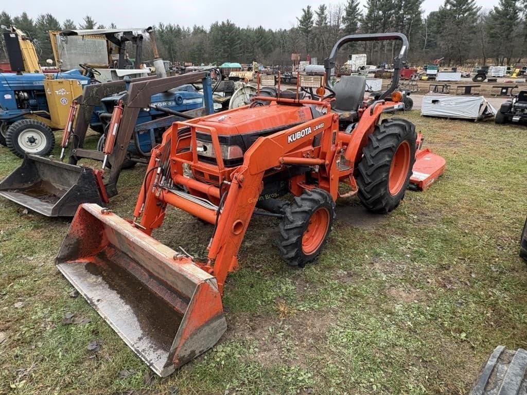 Image of Kubota L3010 Primary image