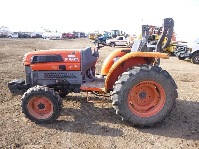 Image of Kubota L3130D equipment image 4