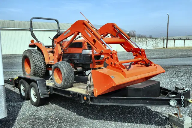Image of Kubota L4330 equipment image 4