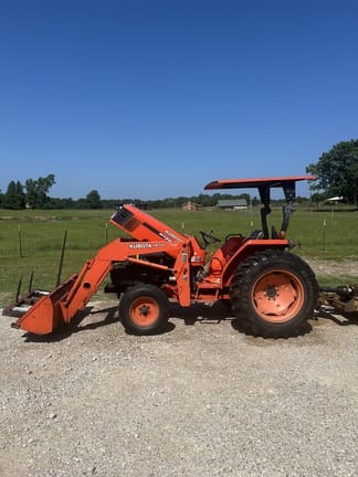 2003 Kubota MX5000 Equipment Image0