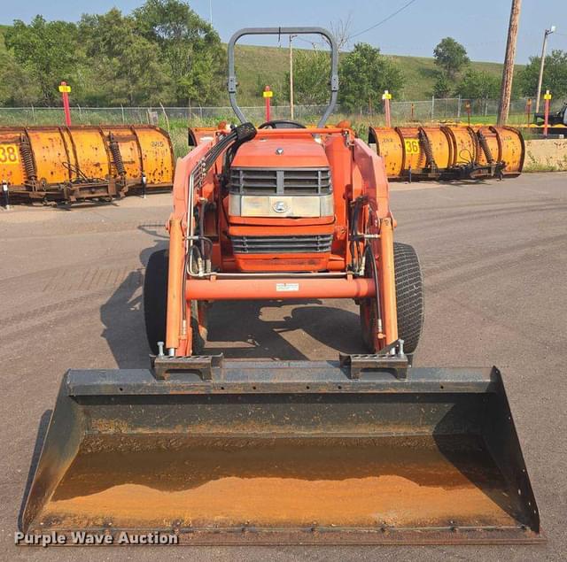Image of Kubota MX5000 equipment image 1