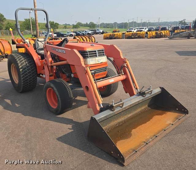 Image of Kubota MX5000 equipment image 2