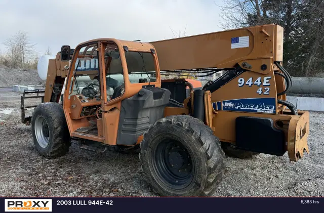 Image of Lull 944E-42 equipment image 3