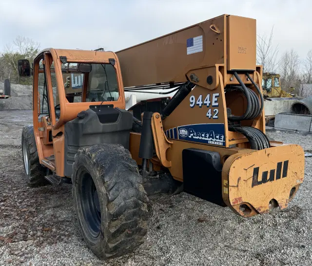 Image of Lull 944E-42 equipment image 4