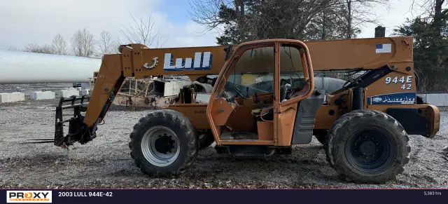 Image of Lull 944E-42 equipment image 2