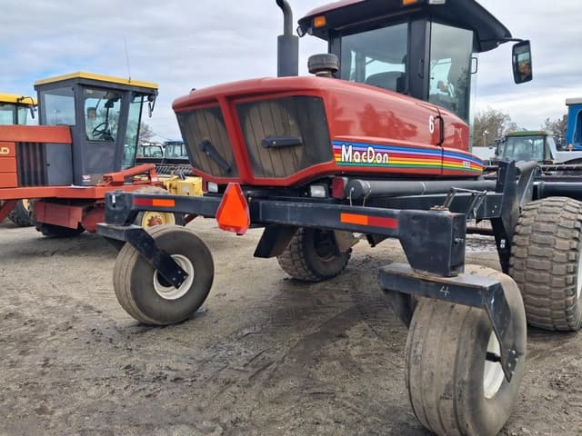 Image of MacDon 9352 equipment image 1