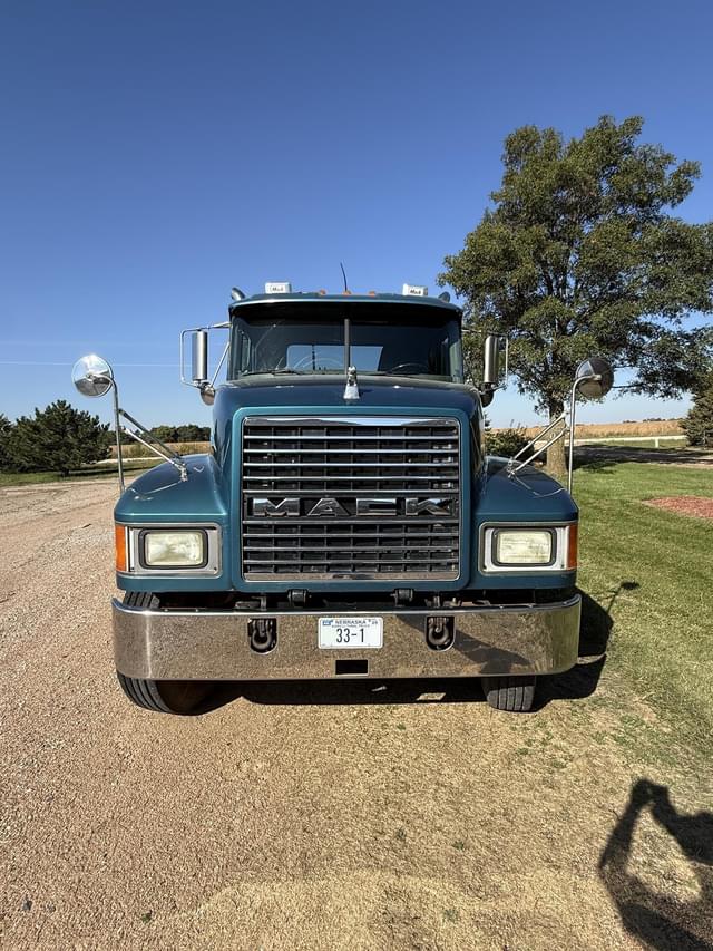 Image of Mack CH613 equipment image 3