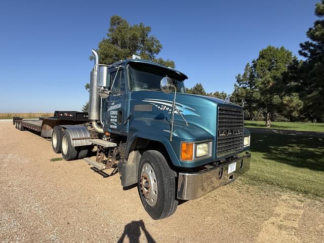 Image of Mack CH613 equipment image 4