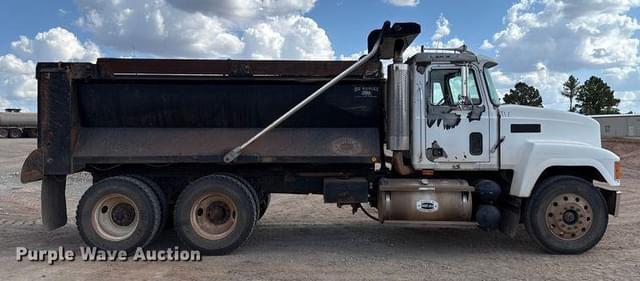Image of Mack CH613 equipment image 3