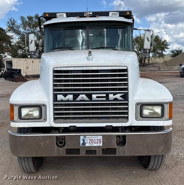 Image of Mack CH613 equipment image 1