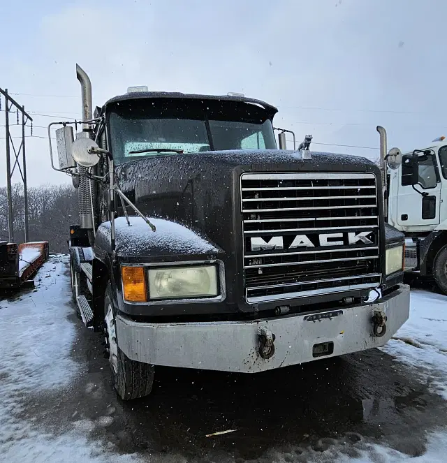 Image of Mack CH613 equipment image 1