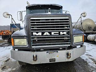 Main image Mack CH613 40
