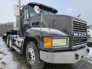 Main image Mack CH613 41