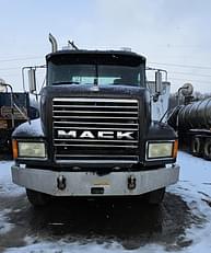 Main image Mack CH613 8