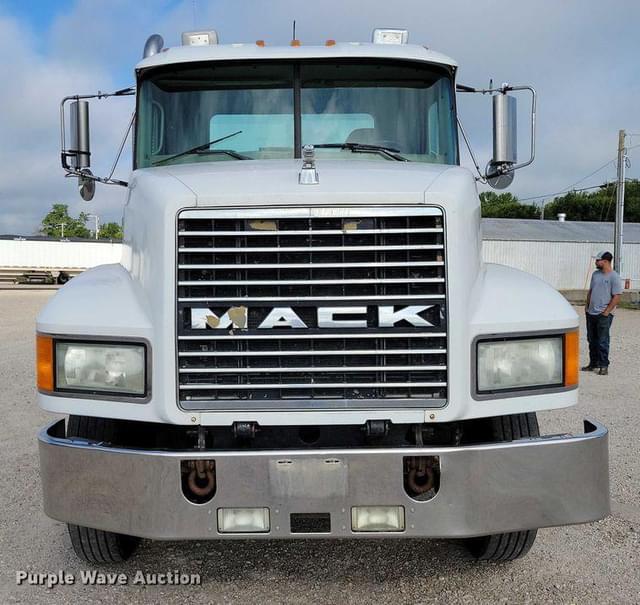 Image of Mack CH613 equipment image 1