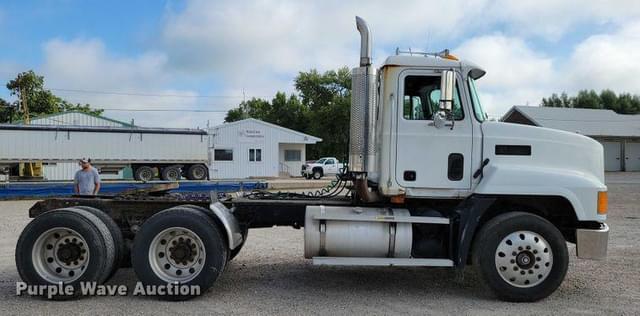 Image of Mack CH613 equipment image 3