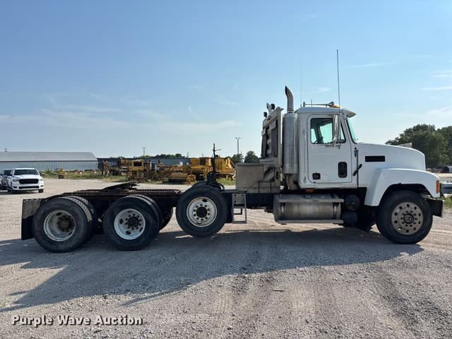 Image of Mack CH613 equipment image 3