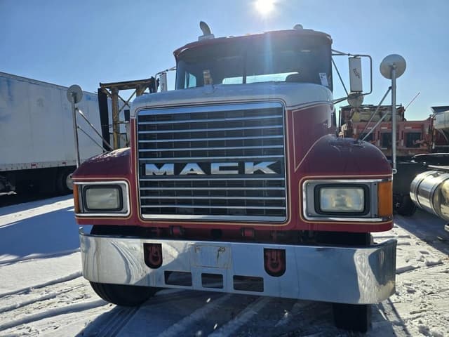 Image of Mack CH613 equipment image 1