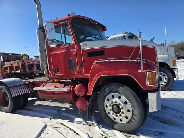 Image of Mack CH613 equipment image 3