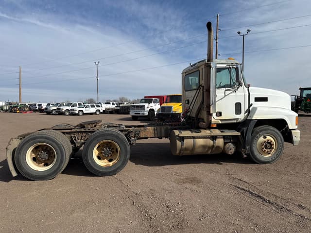 Image of Mack CH613 equipment image 4