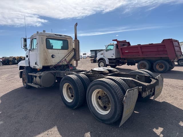 Image of Mack CH613 equipment image 3