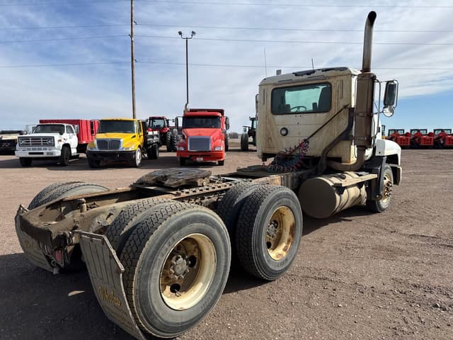 Image of Mack CH613 equipment image 2