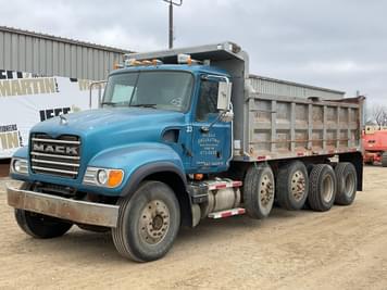 Main image Mack CV713