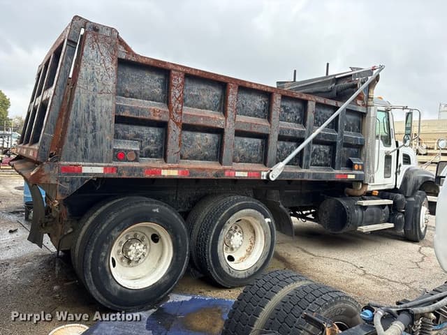 Image of Mack CV713 equipment image 3