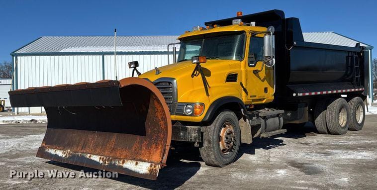 Main image Mack CV713